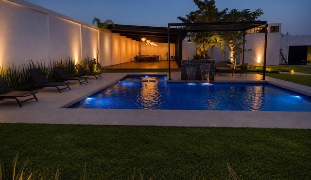 Deluxe Suite : King size bed, kitchen and internet. Close to event gardens. in Cuernavaca