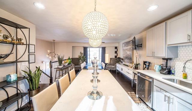 Designer Home. Lake View. Amazing Patio. Heated Swim Spa Pool & Hot Tub in Thornton