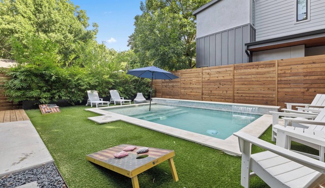 Downtown Luxury Oasis - Heated Pool - 7 Bedroom in Austin