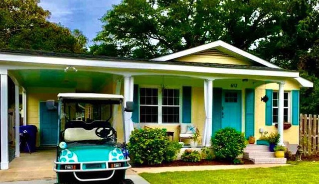 Downtown- Sunshine Cottage and Golf Cart in Southport