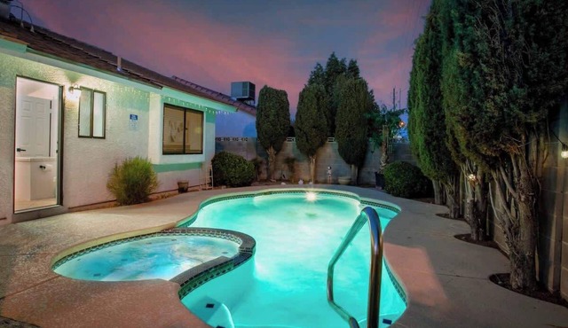 Dream Retreat-Remodeled 4BR w/Pool & Spa and MORE in North Las Vegas