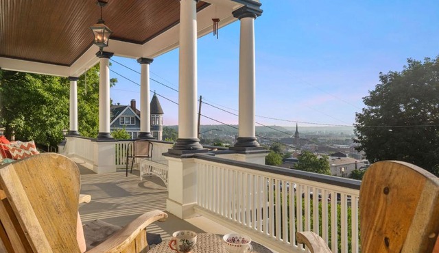 Dubuque's Front Porch, Historic Charmer, Walk Downtown in Dubuque