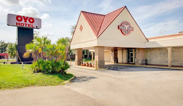 Dundee | King Bed Non Smoking in Dundee FL