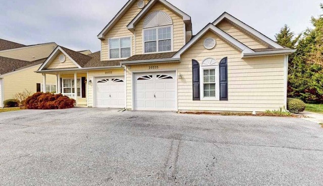 Eagles Landing home with gas fireplace, washer/dryer, pool & tennis court in Rehoboth Beach
