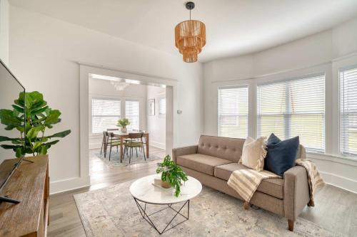 Eclectic 2BR - Victorian Charm - Steps to Fun in Portland