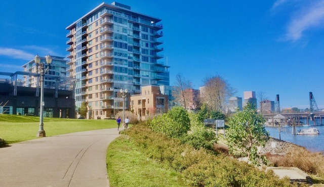 Elegant Condo at Portland Downtown Riverfront in Portland