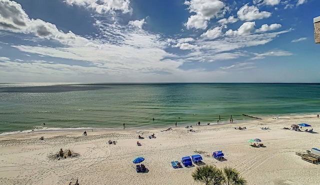 Enjoy beautiful sunsets from the top floor in this 2 bed, 2 bath condo! in Madeira Beach