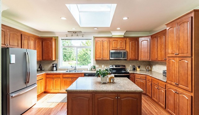 Entire three bedroom rambler. Sleeps 8 in four separate rooms. 5 private acres. in Blaine