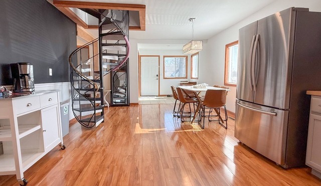 Escape to the Lake! Walk to water & local dining! in Lake Geneva