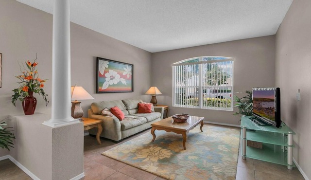 Esprit - 4 Bed 2 Baths Villa in Davenport