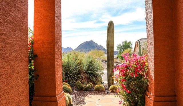 Exclusive High desert, winter respite. Best hiking, golf, stores,restaurants in Scottsdale