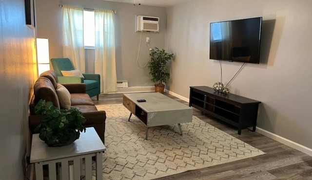 Executive 1-bedroom condo with WiFi, AC, and swimming pool in Columbus OH. in Columbus