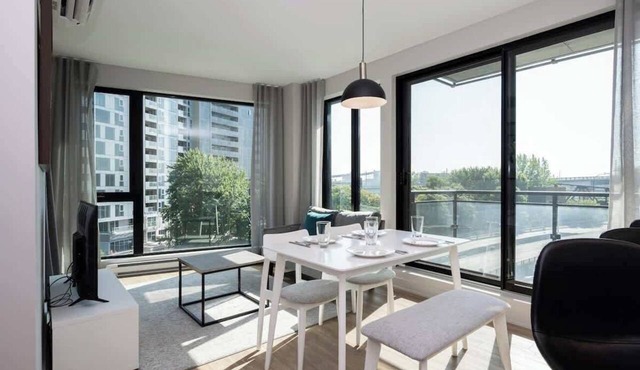 Executive Canal View-1 bedroom in Montreal