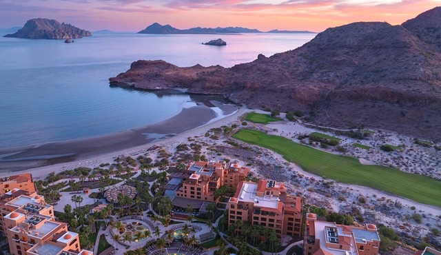 Experience Luxury with Unparalleled Views in Loreto in Loreto