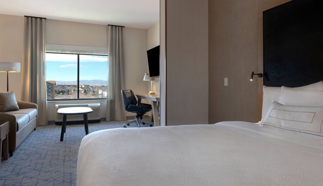 Fairfield Inn & Suites by Marriott Denver Airport at Gateway Park in Denver
