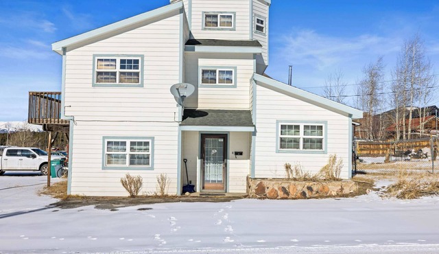 Fairhaven House — Downtown Leadville 3BR, Game Room, Balcony, Mt. Elbert Views in Leadville