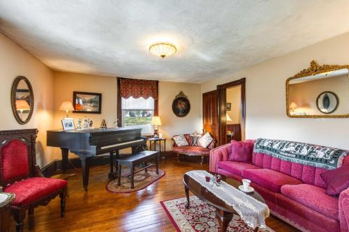 Fall Foliage Getaway: Pocono Home by Lehigh Gorge in White Haven