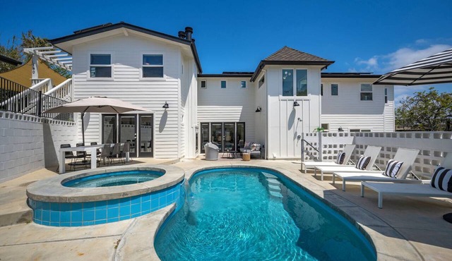Family Beach House w/Pool & AC + Walking Distance to Shops + Food in Encinitas