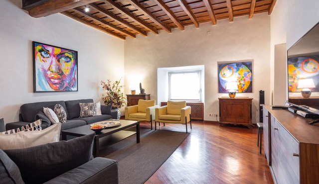 Family friendly spacious apartment very central: art history shopping dining out in Rome