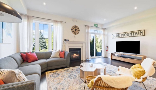 Family Townhome at Blue with Resort Shuttle in The Blue Mountains