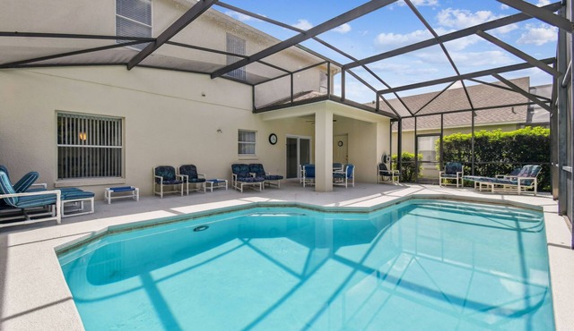 Fantastic pool home with south facing pool, in a gated community in Kissimmee