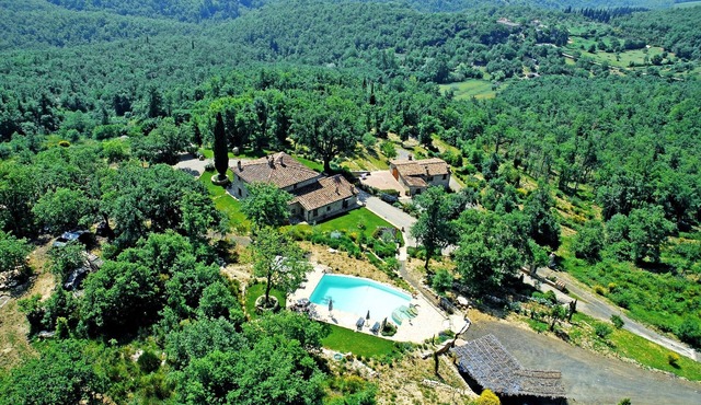 Federico farmhouse with swimming pool and jacuzzi, panoramic position in Chianti in castellina in chianti