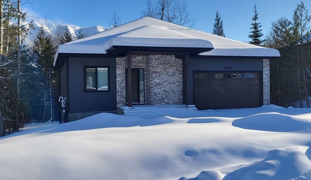 Fernie Escape Mountain Home on the Ski Hill in Fernie