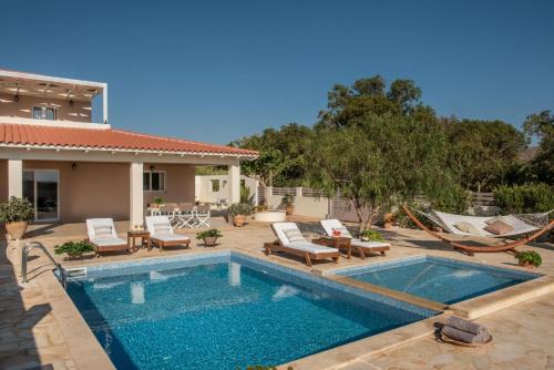 Filothei Beach House with pool in Kalamaki