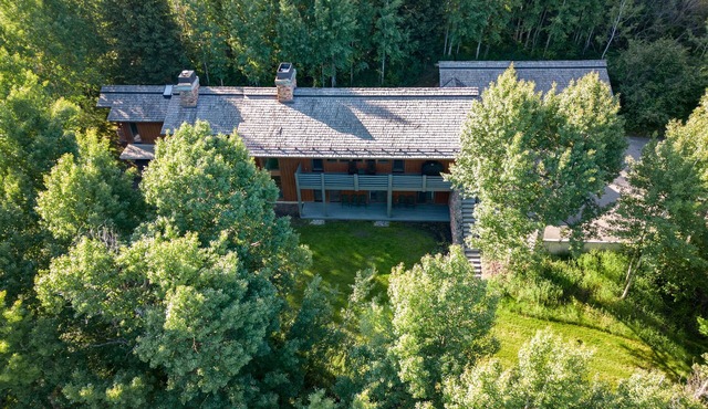 Four Bedroom Jackson Home, Accommodates up to Eight Guests in Jackson