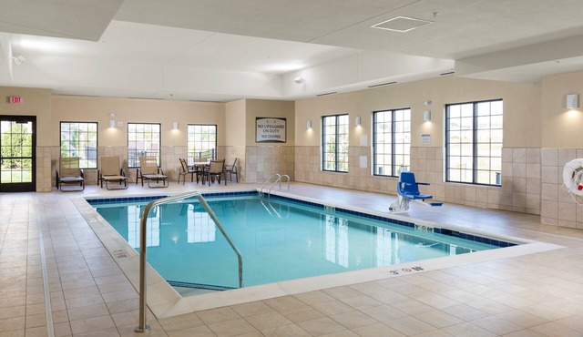 Free Breakfast & Pool Access. King Studio Near Ohio State University! in Columbus