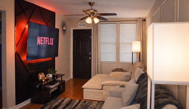 Gated 2BR Near Downtown – Game Room and Rollaway Twin – Sleeps 5 in San Antonio