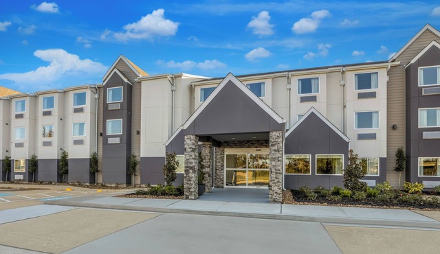 Get Ready for Blissful Getaway! 3 Units, FREE Onsite Parking, Pets Allowed! in Sulphur