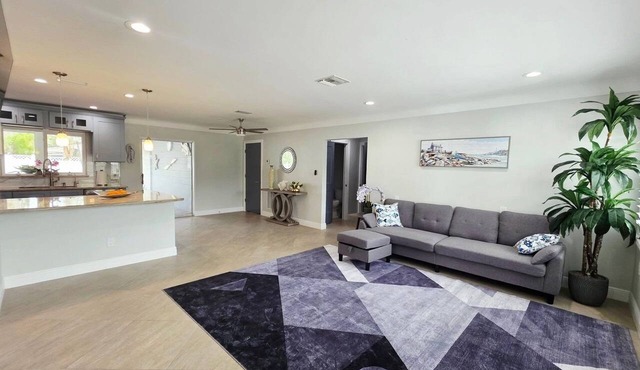 Gorgeous 3BR home with AC on Snell Isle , boating areas in St. Petersburg in St. Petersburg