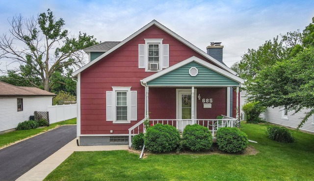 Great Lakefront Home in Manteno