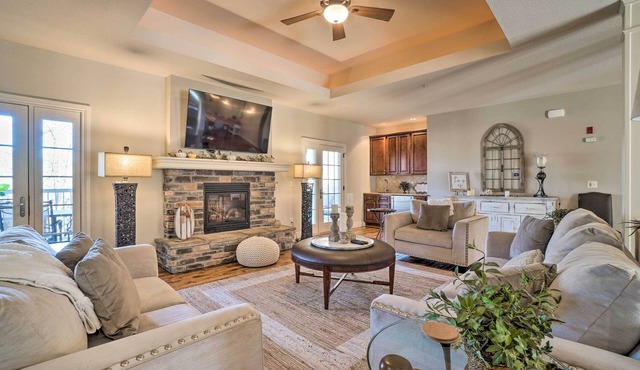Group Winter Retreat! Stunning Villa Near SDC in Branson
