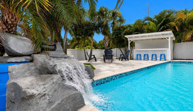Heated Pool+Fire Pit+Trails+4 min to Beach in Seminole