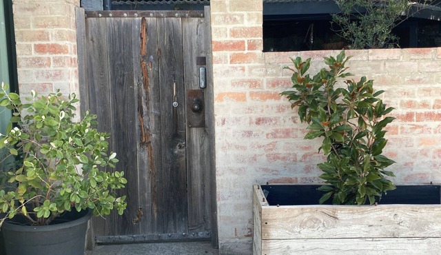 Hidden gem with private walled garden in Queanbeyan