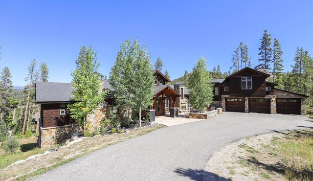 Highlands Luxury Ski Home, Wolf Kitchen, Wood Fireplace, Sleeps 14 in Breckenridge