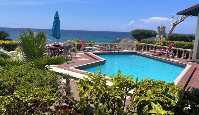 Hillcrest Villa - Comfort of a Hotel/Privacy of a Home in Discovery Bay