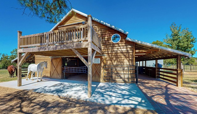 Historic Barn in Mississippi: Equestrian Getaway! in Tylertown