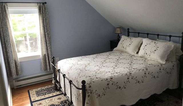 Historic Bristol Town Center Apartment in Bristol