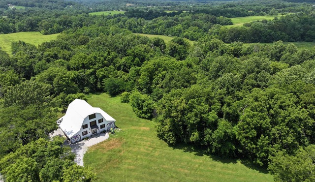 Historic luxury refurbished barn - Hiking trails & Shawnee Hills Wine Trail in JONESBORO