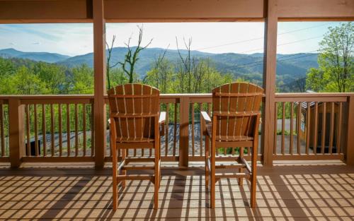 Hot tub and game room! - Black Bear Crossing in Gatlinburg