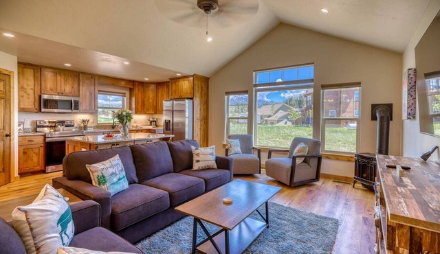 Hot Tub, Pet-Friendly, Mountain Views, Near Lake and San Juan National Forest! in Pagosa Springs
