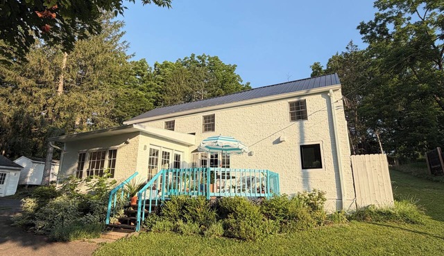 Hudson Valley Retreat with Sauna in Athens