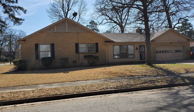 Ida's Oasis near JRMC Hospital , Pine Bluff Country Club & Restaurants . in Pine Bluff