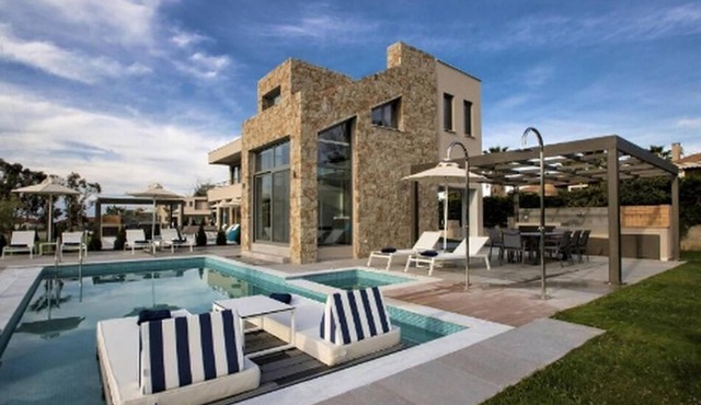 Incredible Halkidiki Villa | Villa Fredegar | 4 Bedrooms | Spacious in Kassandra