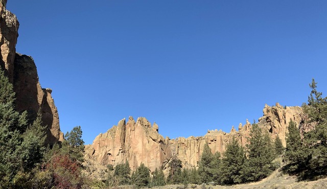 Incredible View Huge Home + JACUZZI on Crooked River Canyon Rim near Smith Rock in Terrebonne