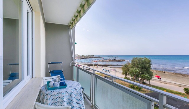 Beautiful apartment for 6 guests with A/C, WIFI, TV and balcony in Rosignano Solvay-castiglioncello