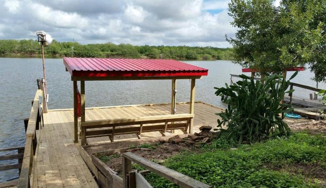 Jade - House Rental w/ Fishing Pier & Boat Dock in Rio Hondo